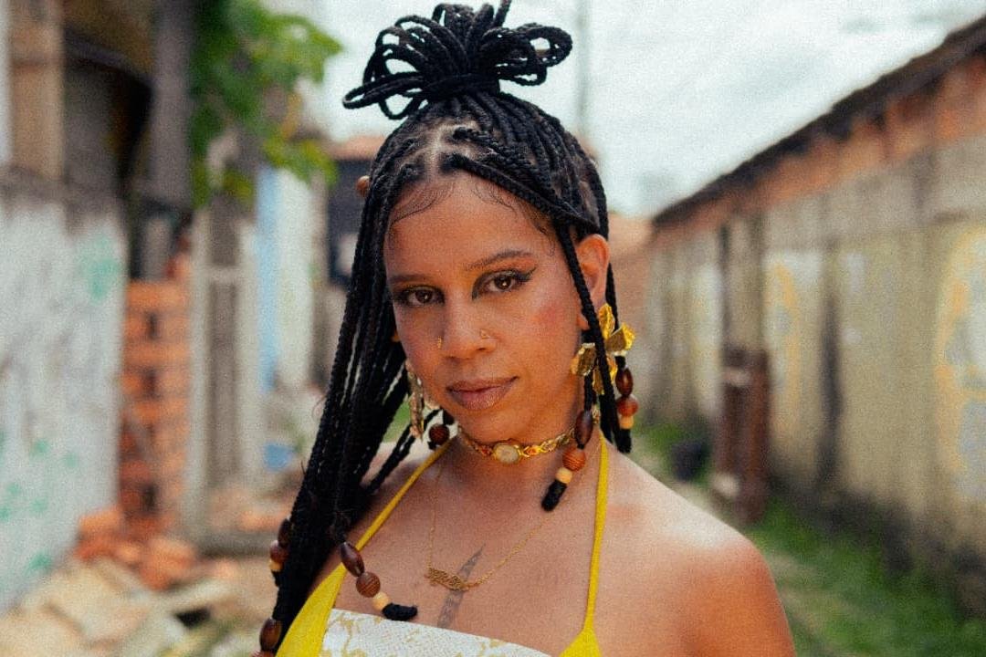 MC Íra lança single e videoclipe “Trama”