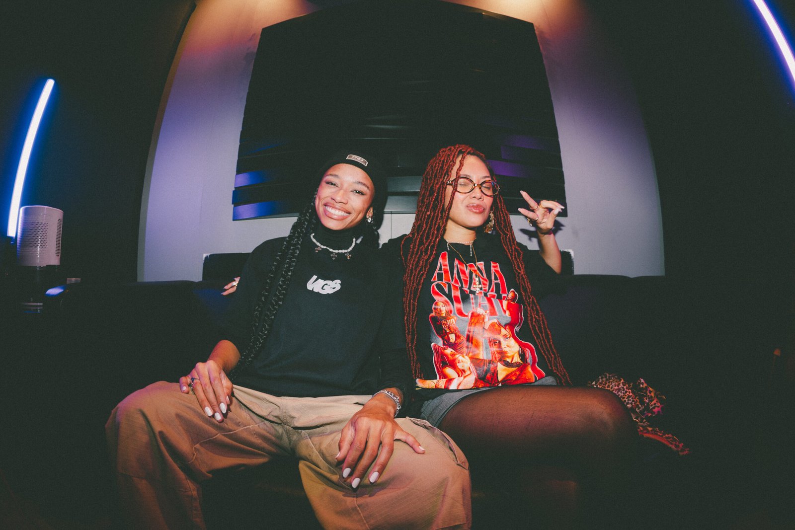 Anna Suav e MC Lizzie se unem em novo single “Segredo”