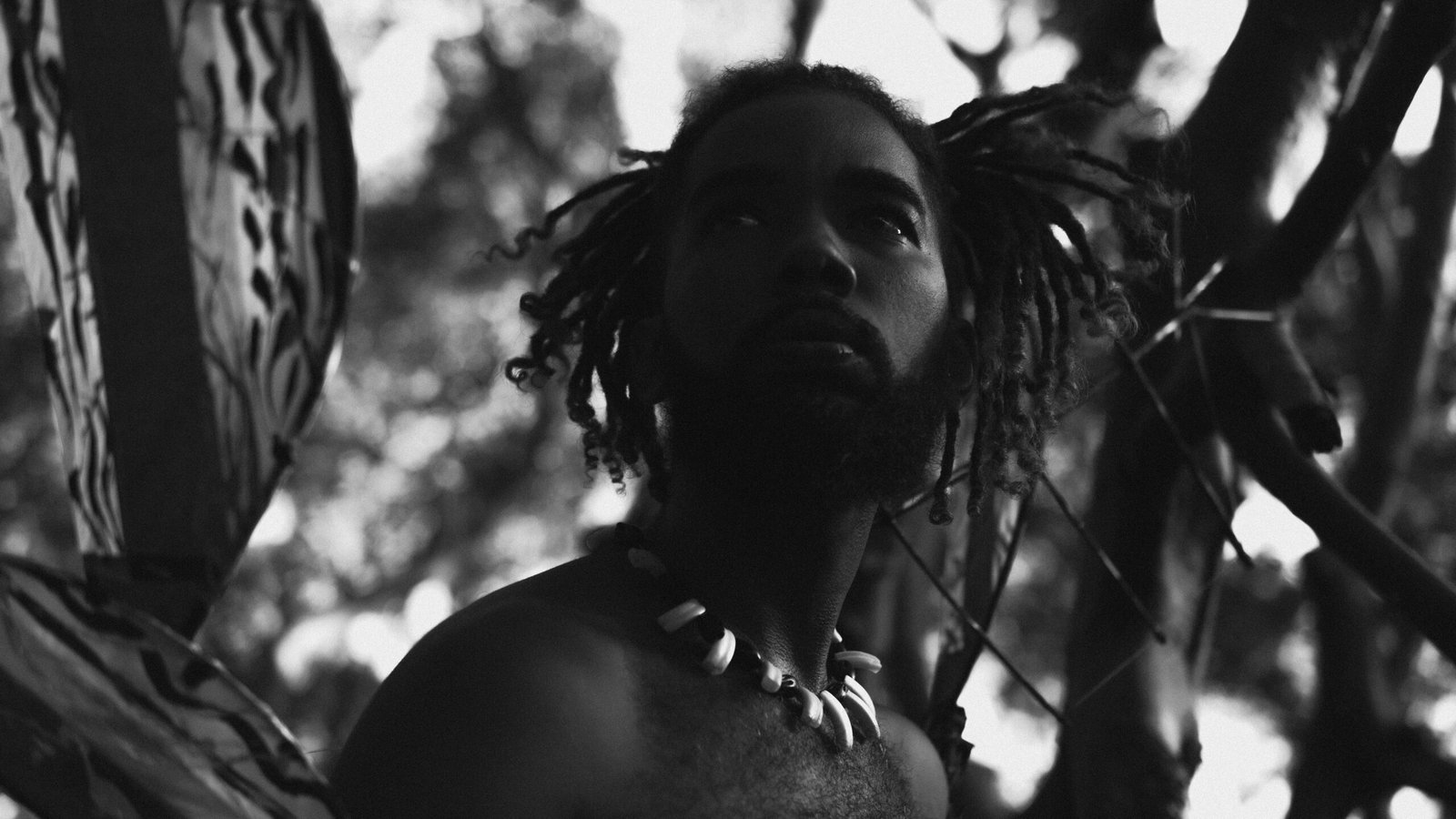 “Minha música é cinemática”: MC Super Shock fala sobre o EP O.N.M.I.